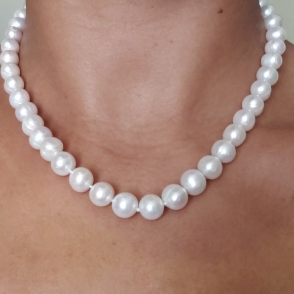 Pearl Necklace - Picture 1 of 2